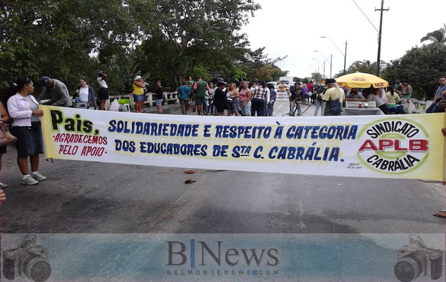 Professores da rede pública municipal de Santa Cruz Cabrália entram em greve