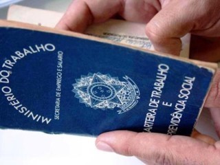 Com crise econômica, quase 3 milhões de pessoas ficam sem seguro-desemprego.