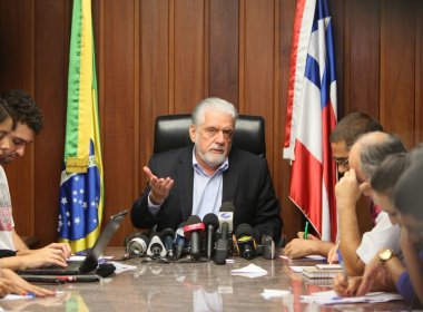 Governador diz que greve da Policia Militar é mais política do que da categoria.