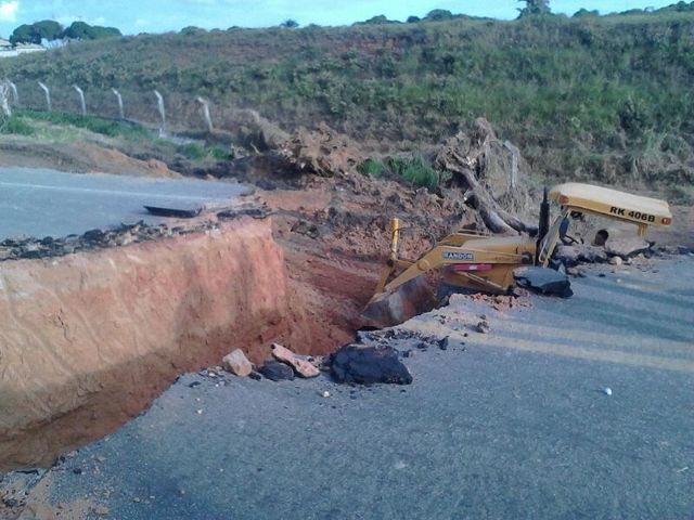 Temporal compromete rodovia que liga Eunápolis a Porto Seguro.