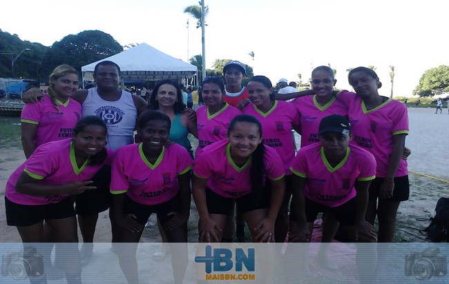 Seleção belmontense de futebol feminino de areia fica em 7º lugar no 18º Torneio do Descobrimento.