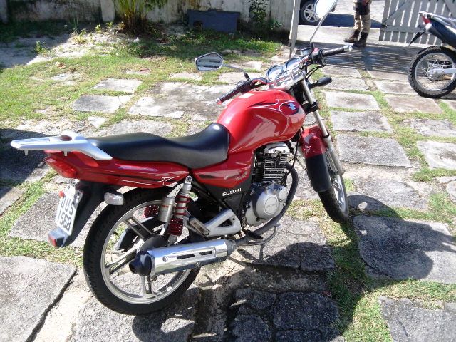 Policiais de Santa Cruz Cabrália recuperam moto após trocar tiros com bandidos.
