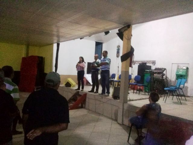 Prefeita Alice reune um grande número de pessoas em Barrolândia para pedir apoio aos seus candidatos.
