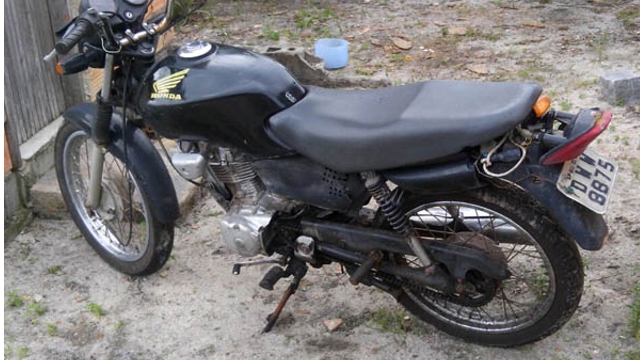 PM ‘estoura’ boca de fumo em Cabrália e recupera moto adulterada