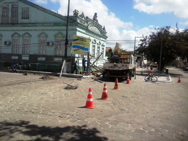 Coelba, a pedido da Prefeitura, troca fiação do circuito do carnaval.