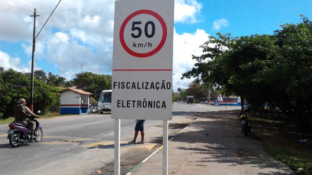 Lombadas eletrônicas estão sendo instaladas na BR-367.