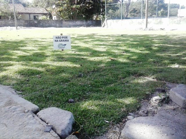 Praça de Mugiquiçaba começa a virar uma realidade e população está satisfeita.