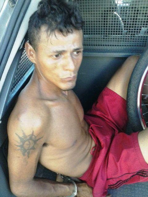 Policiais de Belmonte prendem um acusado por furto.
