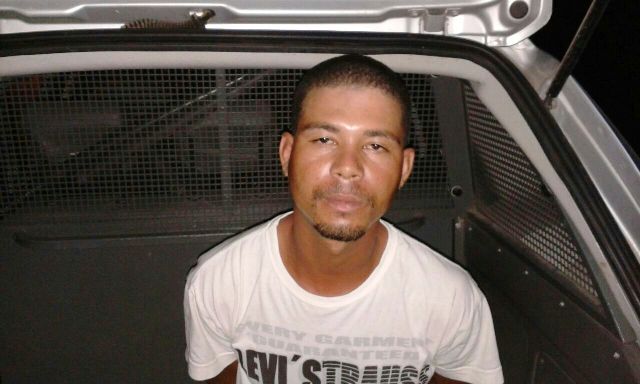 Policia Militar de Belmonte prende indivíduo em condicional portando arma em um bar.