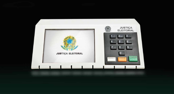 Mesário pode alterar dados de urnas eletrônicas durante eleições, diz especialista.