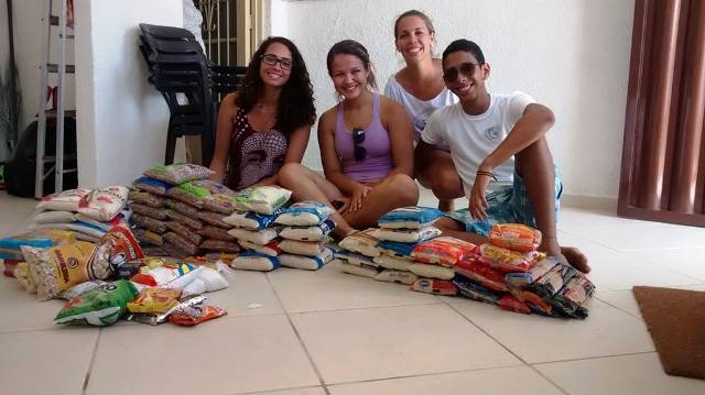 Grupo de jovens belmontense dá lição de Solidariedade.