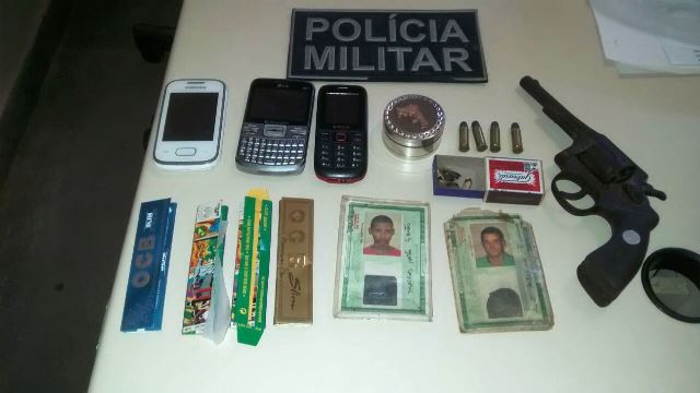 Operação da PM apreende dois menores do Baianão que estavam traficando drogas em Barrolândia.