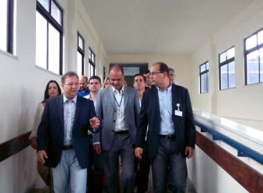 Secretário da Saúde exige pagamentos de funcionários de Porto Seguro e anuncia melhorias para Hospital.