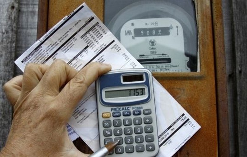 Aneel autoriza alta média de 11,43% nas contas de luz na Bahia.