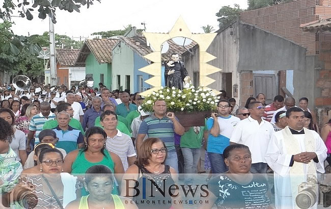 Milhares de fiéis lotam as ruas belmontenses para acompanhar a Procissão de São Vicente.