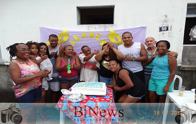 Familiares e amigos se juntam para comemorar o aniversário do grande Bahia.