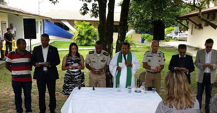 Soldados são homenageados com missa pelo seu dia em Porto Seguro.