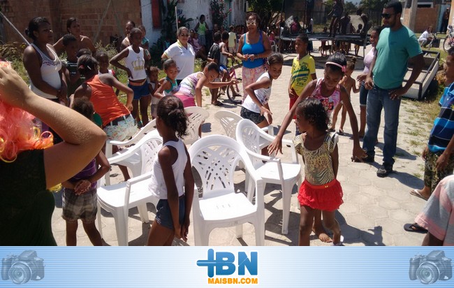 Funcionários do Posto de Saúde do Bom Jardim e São Benedito fazem festa para as crianças.