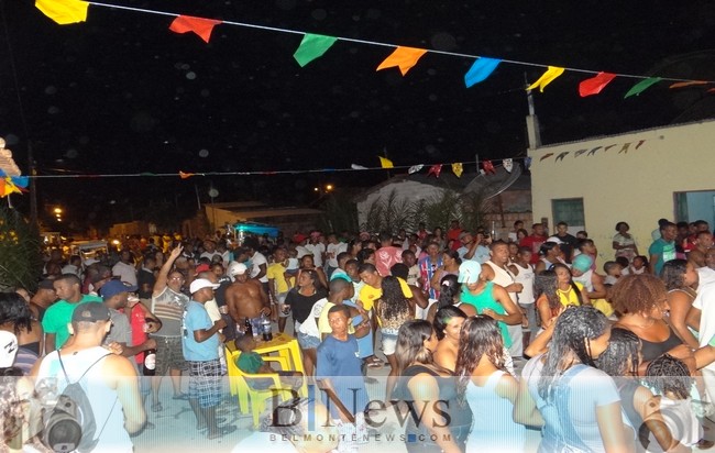 Caravana do Sucesso agita tarde de domingo no Bairro Bom Jardim.