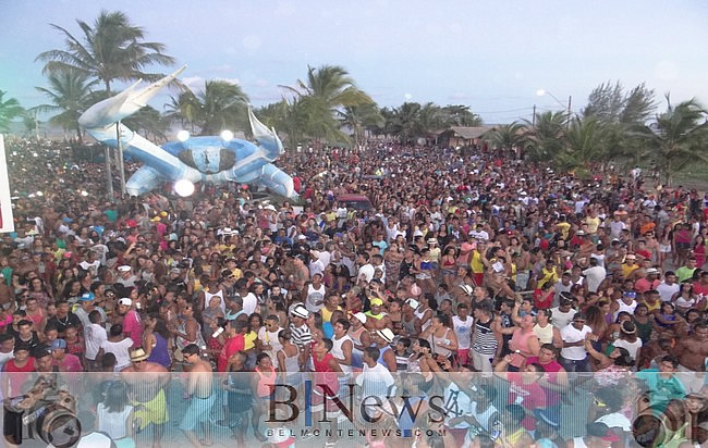 Mega arrastão com É o Than marca o domingo de carnaval em Belmonte.