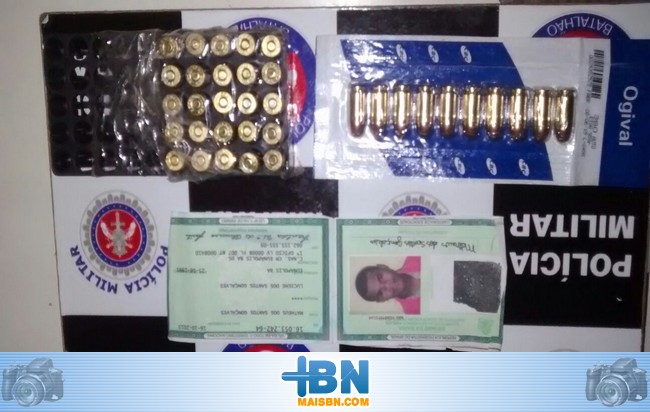 Policiais Militar de Barrolândia prende jovem com 35 munições de arma de fogo.