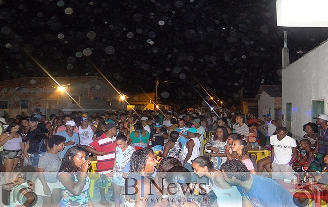 Caravana do Sucesso comemora Dia das Mães no Bairro Bom Jardim.