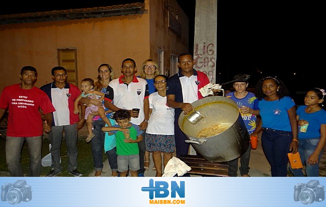 Grupo Jovem da Igreja Universal distribui sopão nos Bairros São Benedito e Bom Jardim.