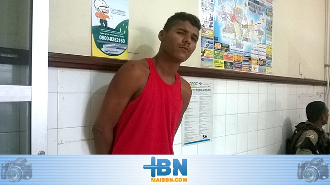 Homem é preso depois de furtar bolsa dentro de uma igreja evangélica em Belmonte.