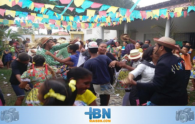 Forró do CRAS agita São João em Belmonte com muita animação e alegria.