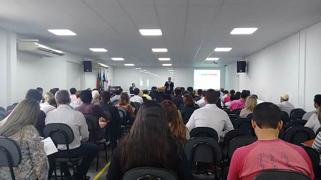 Grande público participa do Fórum de Direito Eleitoral realizado em Vitória da Conquista.