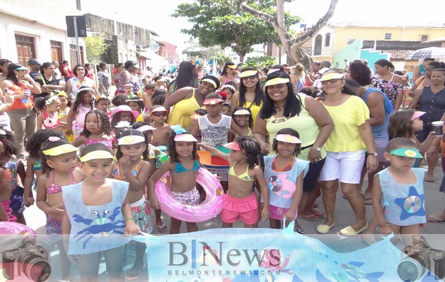 Desfile em homenagem à Primavera enche de beleza e alegria as ruas de Belmonte.