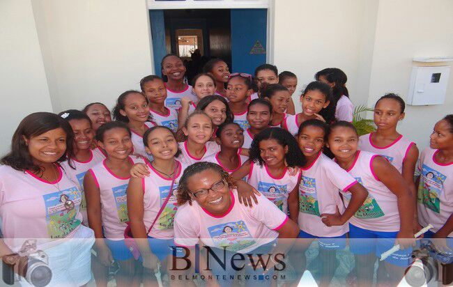 Velhinhos do Abrigo São Vicente ficam felizes com a visita da Associação Lar da Menina.