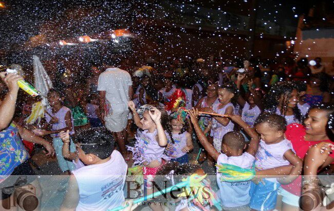 Bloco Zé Gotinha faz a criançada cair na folia em Belmonte.