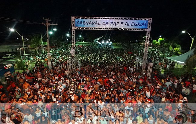 1º Arrastão do Guaiamum agita o terceiro dia do Carnaval 2017 em Belmonte.