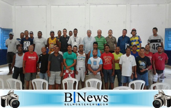 Prefeito Janival Borges e Secretariado realiza reunião com os vigilantes municipais.