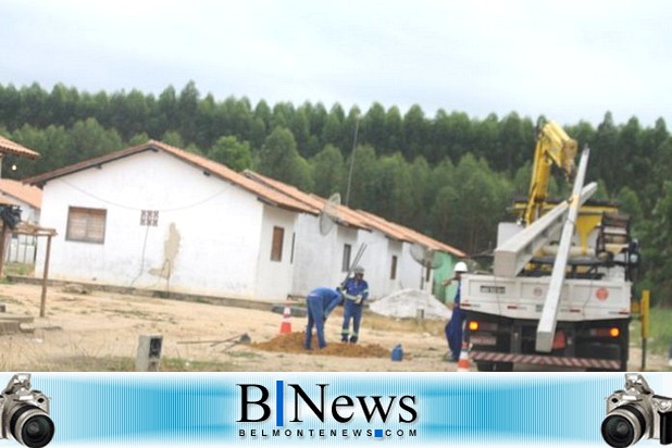 Moradores do Minha Casa, Minha Vida em Barrolândia comemoram a chegada da energia elétrica.