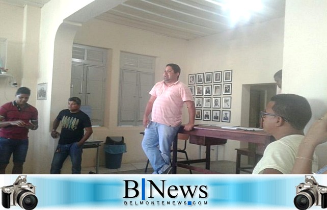 Professores e prefeito Janival Borges não entram em acordo e a greve continua.