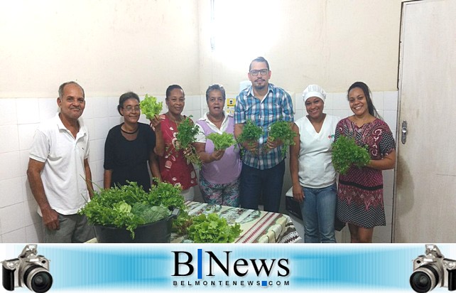 Agricultoras familiares de Belmonte fazem doação de alimentos no município.