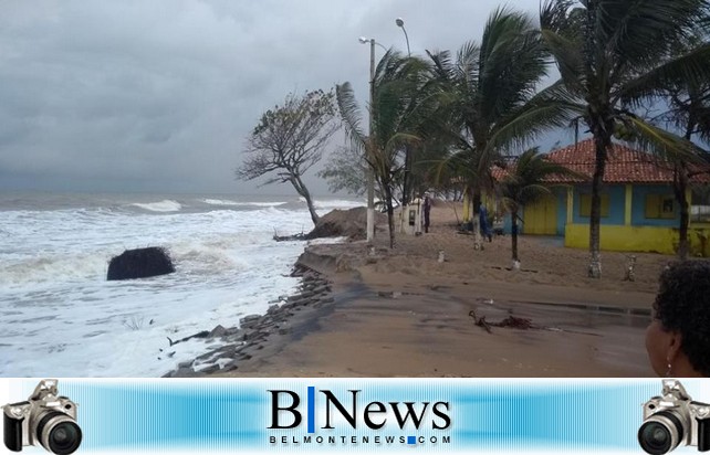 Força das ondas assusta moradores e causa prejuízos em Belmonte.