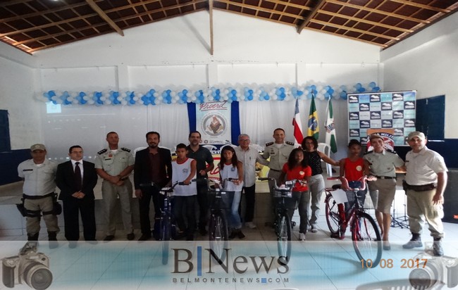 Cerimônia marca a formatura da primeira turma do PROERD em Belmonte.