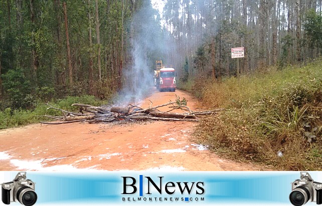 Moradores de Boca do Córrego se revoltam e fecham rodovia que dá acesso ao povoado.