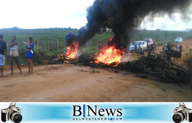 População de Santa Maria Eterna se revolta e fecha estrada de acesso ao povoado.