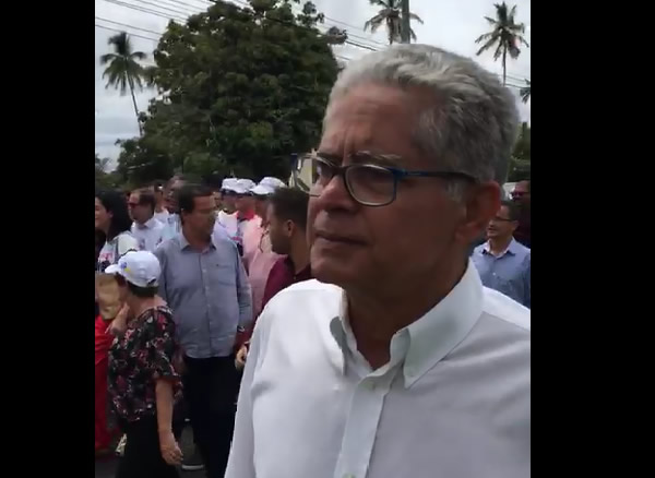 Prefeito Janival responde a questionamentos feitos pelo Vice-Presidente Alfredo Aberceb.