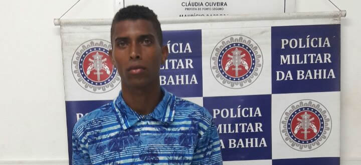 Polícia Militar prende traficante de drogas no centro de Porto Seguro.