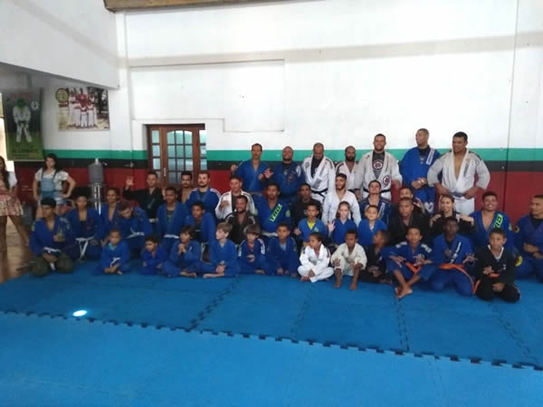 Academia Ao Combate realiza exame de troca de faixas em Belmonte.