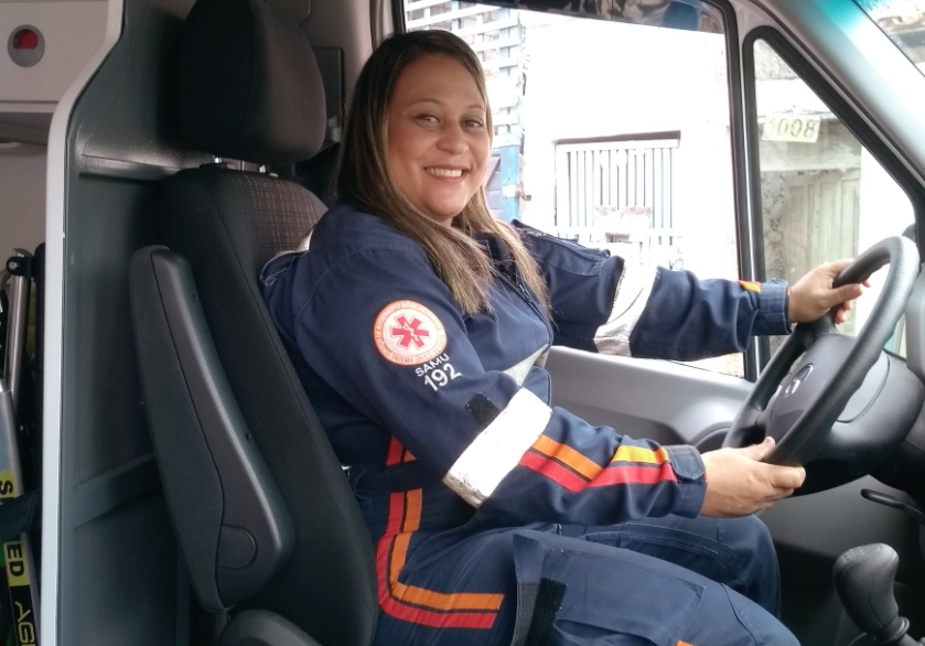 Enfermeira belmontense se torna a primeira condutora mulher do SAMU no Extremo Sul da Bahia.