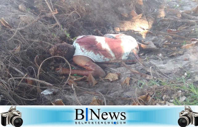 Corpo de jovem morto a facadas é encontrado em frente à sede da AABB em Belmonte.