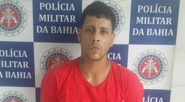 POLÍCIA MILITAR PRENDE UM DOS FUGITIVOS DA CADEIA DE SANTA CRUZ CABRÁLIA.