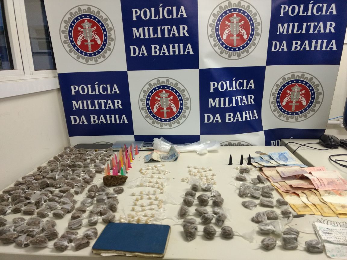 Polícia Militar desarticula rede de distribuição de drogas que funcionava no Bairro Paraguai.