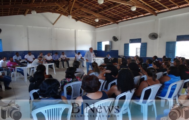 Professores e Prefeito Janival Borges se reúnem para discutir crise educacional em Belmonte.